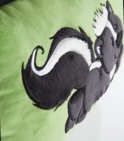 Nici 41152 Kissen Stinktier Steve 43x25cm Plüsch Forest Friends -Nici Store 41152 000 ansicht 02 xl