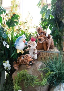 Nici 43908 Tiger Balikou Liegend Ca 20cm Wild Friends Plüsch -Nici Store 43893 02 43897 43909 43913 43902 Miieu 1464x2048