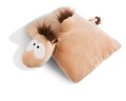 Nici 45266 Kuscheltierkissen Kamel Kemal Wild Friends Plüsch 40x30cm -Nici Store 45266 02 ZA Frei 2048x1638