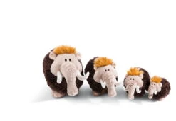 Nici 48071 Mammut Elke Stehend Ca 35cm Stone Age Plüsch Kuscheltier -Nici Store 45307 45308 45309 45310 08 Groessenvergleich 2048x1420