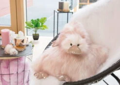 Nici 46630 Schlüsselanhänger Lifestyle Duck Ente Emmalina Altrosa 10cm Plüsch -Nici Store 46630 07 46632 46638 46633 Milieu 2048x1463 1